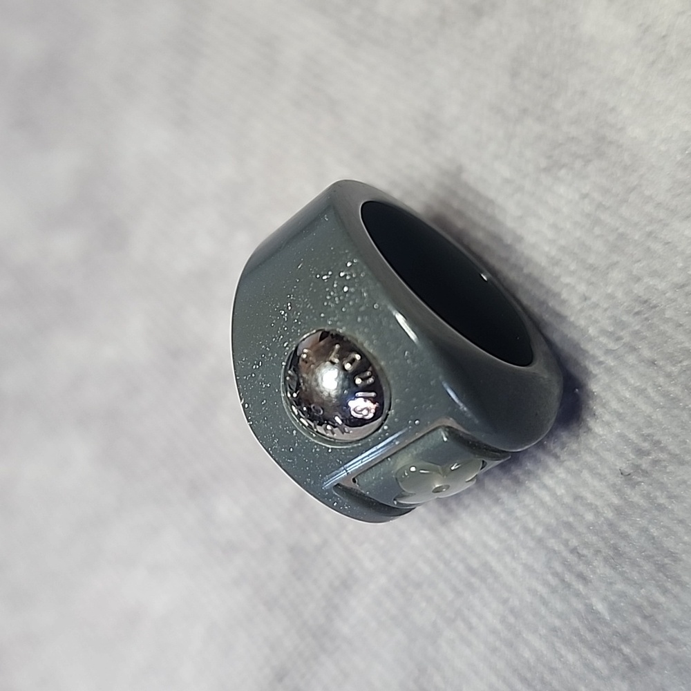 Louis Vuitton Gray Floral Glitter Sparkle Resin Silver Plastic Ring Sz.S/5-6 - Picture 8 of 9